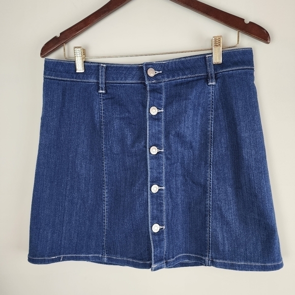 Celebrity Pink Women’s Denim Button Front Mini Skirt Size 30 - Picture 1 of 5
